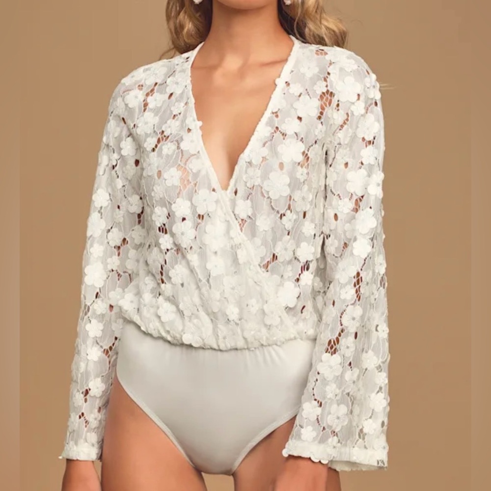 NWT Lulu's Blossom On Over Ivory Lace Faux Wrap Floral Bodysuit Top Medium